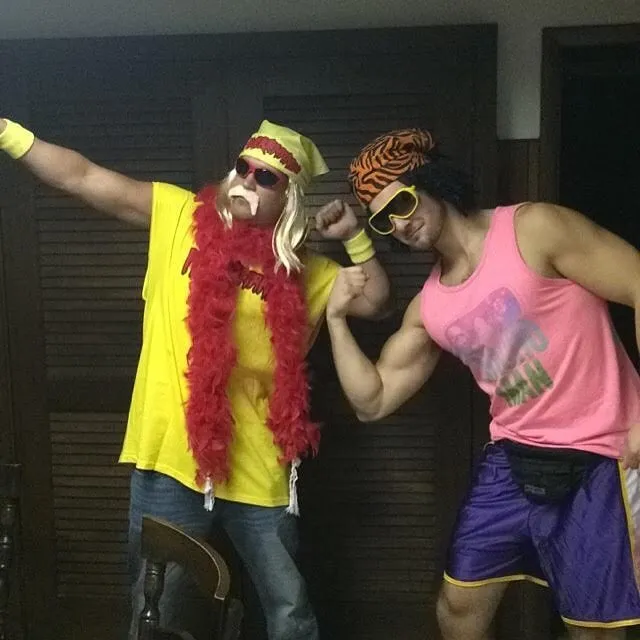 Hulk Hogan Hulkamania Yellow T-shirt Bandana Boa Glasses Costume