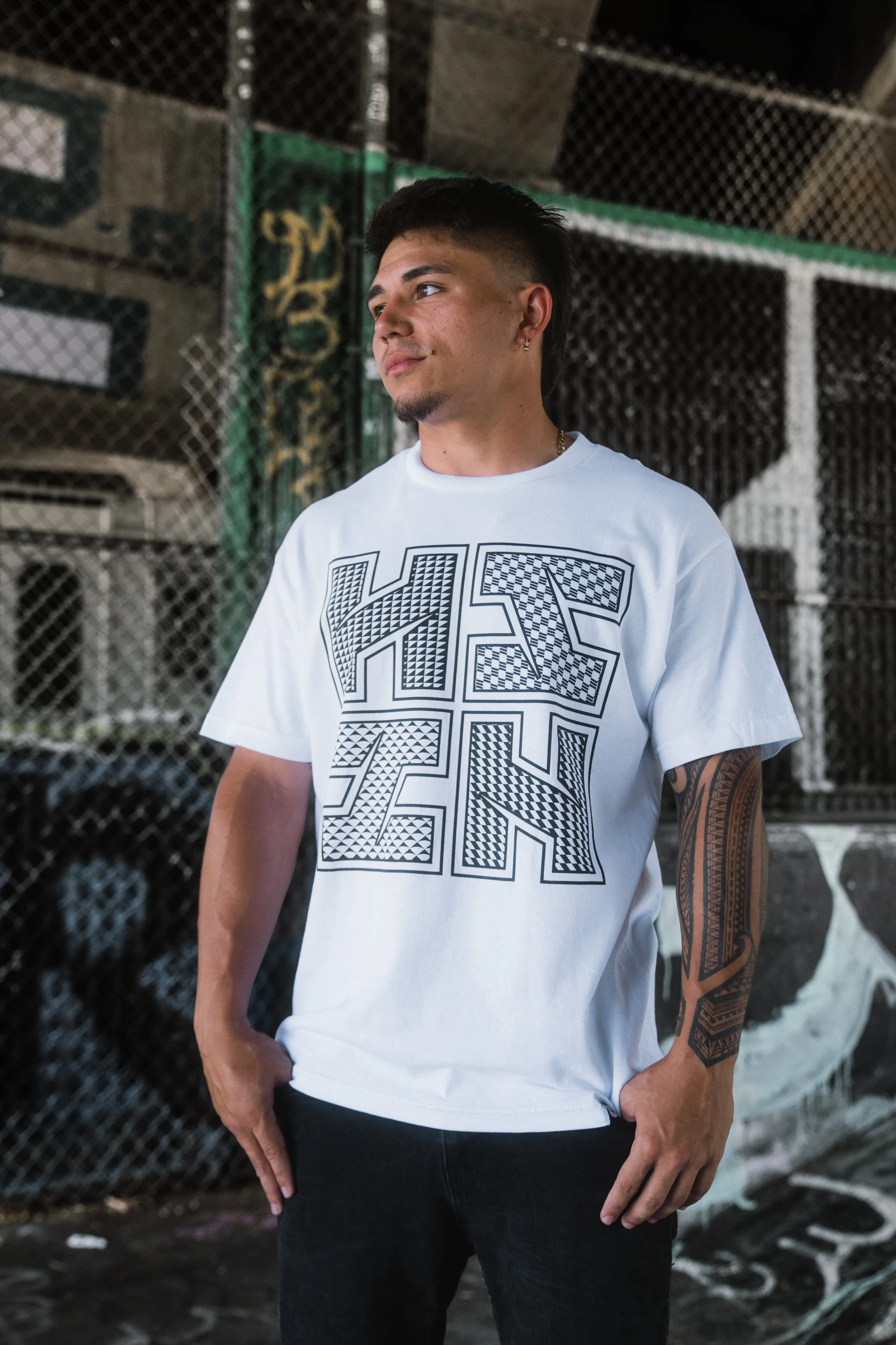 SLIT LOGO TRIBAL WHITE T-SHIRT