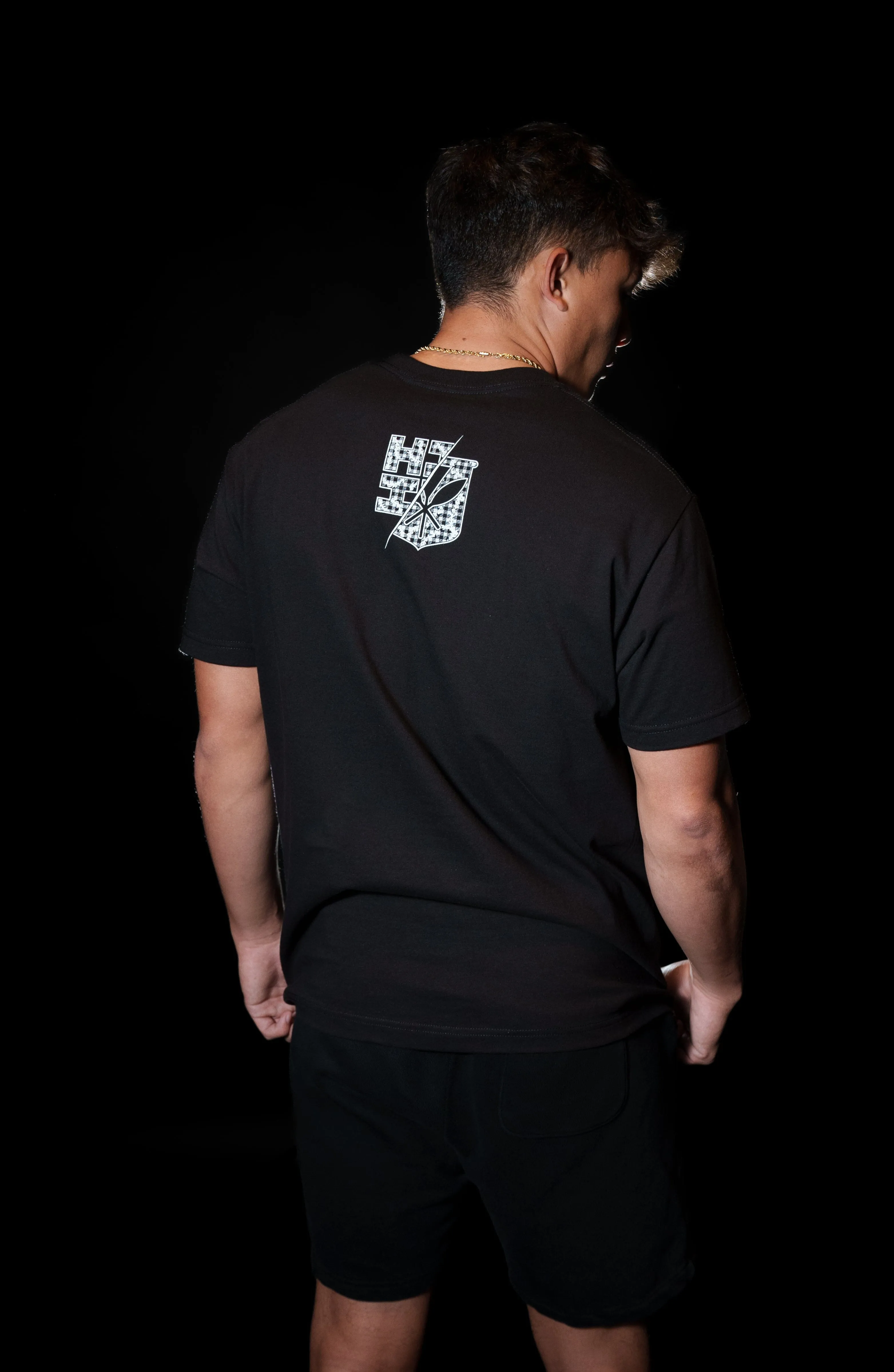 SPLIT LEI PALAKA BLACK T-SHIRT